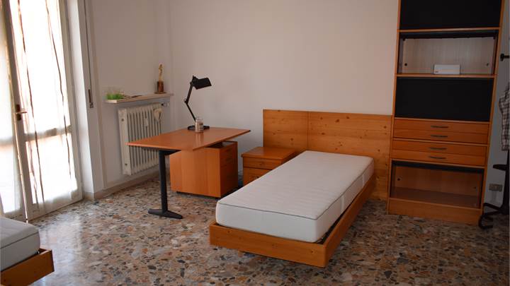 AFFITTASI STANZA DOPPIA (per 2 persone)  - PONTE CRENCANO