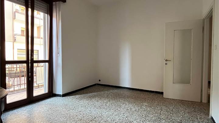 AFFITTASI BILOCALE - LIBERO DA MOBILI